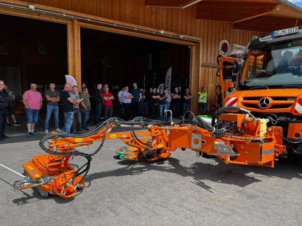 Mulag-Road-Show 2024; Unimog mit Mulag Böschungsmulcher. Foto: kim