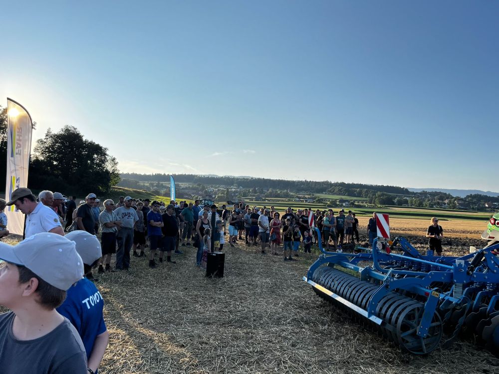 Feldvorführung von Lemken und Deutz-Fahr in Hermringen. Foto: kim