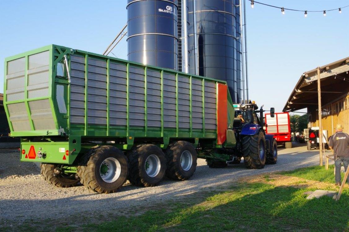 Automatikwagen HW 40 mit 27 t Fahrwerk, 1. und 3. Achse zwangsgelenkt.