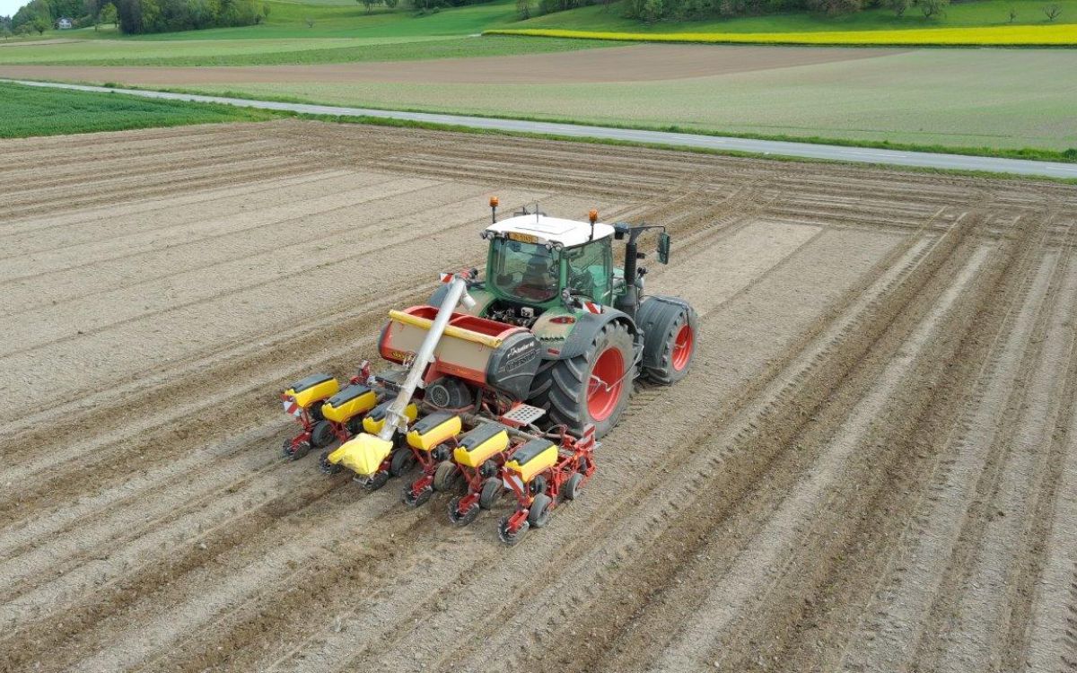 Fendt 720 Vario mit Sämaschine Väderstad Tempo TPT 6 von Hanspeter Breiter.