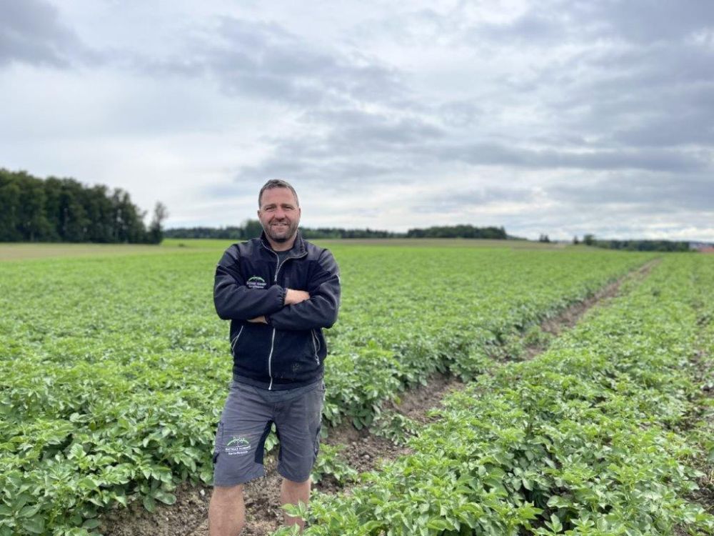 Mathias Kummer auf dem Kartoffelfeld. Foto: kim