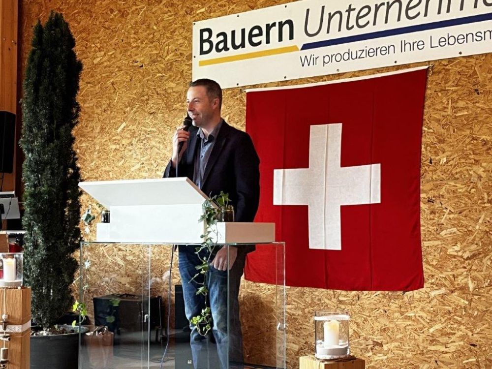 Samuel Guggisberg, Präsident der IG BauernUnternehmen, forderte eine Erhöhung der Produentenpreise sowie bessere Produktions- und Verarbeitungsmethoden. Foto: kim