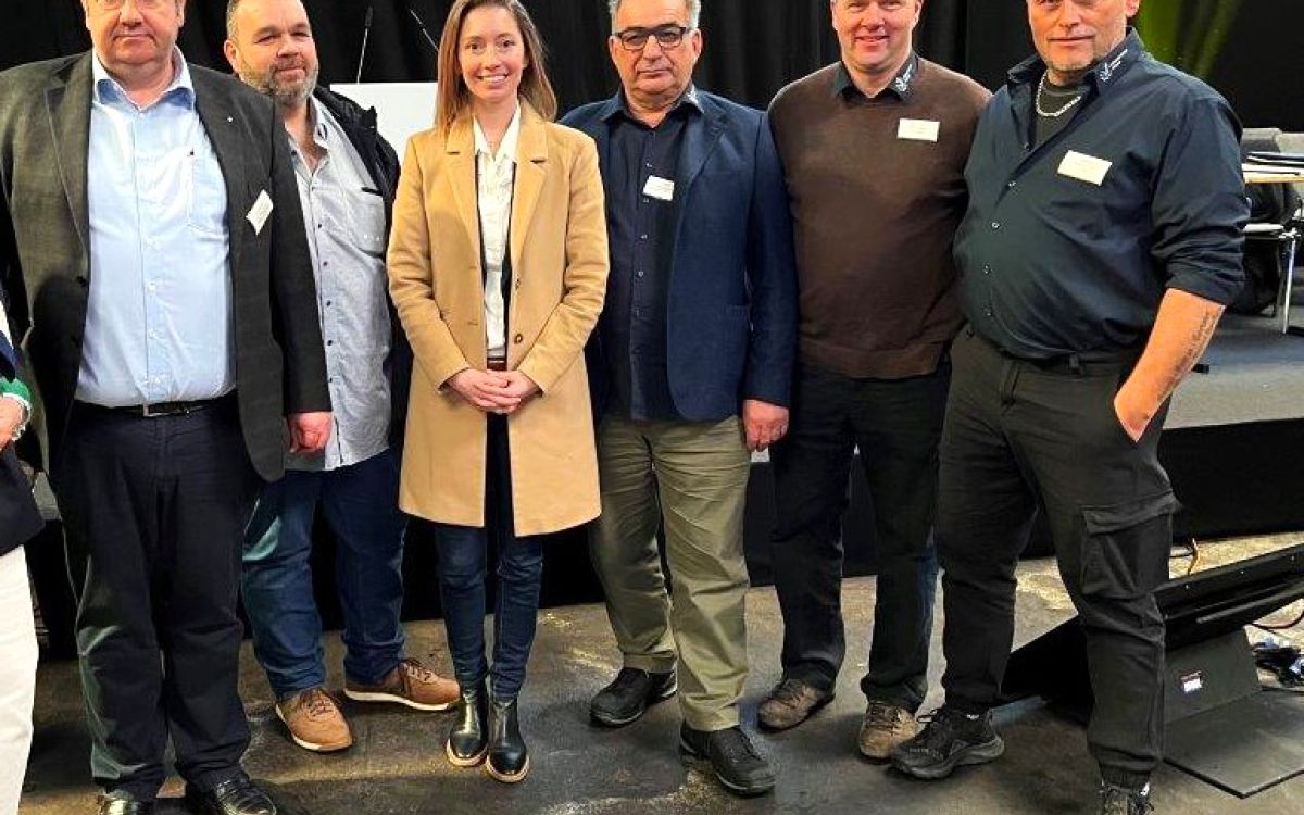 Der Vorstand des Verbandes Lohnunternehmer Schweiz mit der frisch gewählten Präsidentin Ständerätin Johanna Gapany. Fernand Andrey, Vizepräsident, Daniel Haffa, Vizepräsident, Rolf Haller, Beat Gerber, Felix Horni (alle Vorstand) v. li..