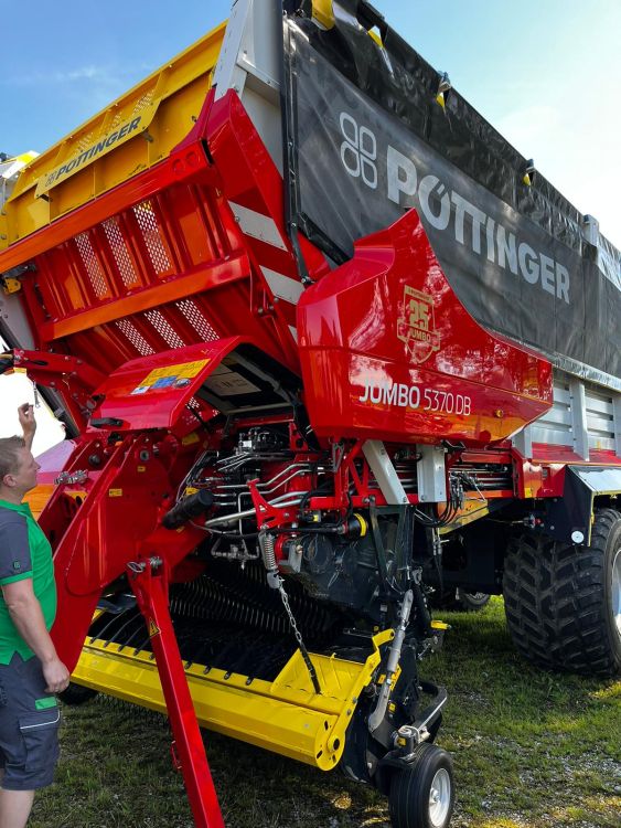 Der Jumbo 5000 mit dem Kurvenbahn gesteuerten Pick-up. Foto: kim