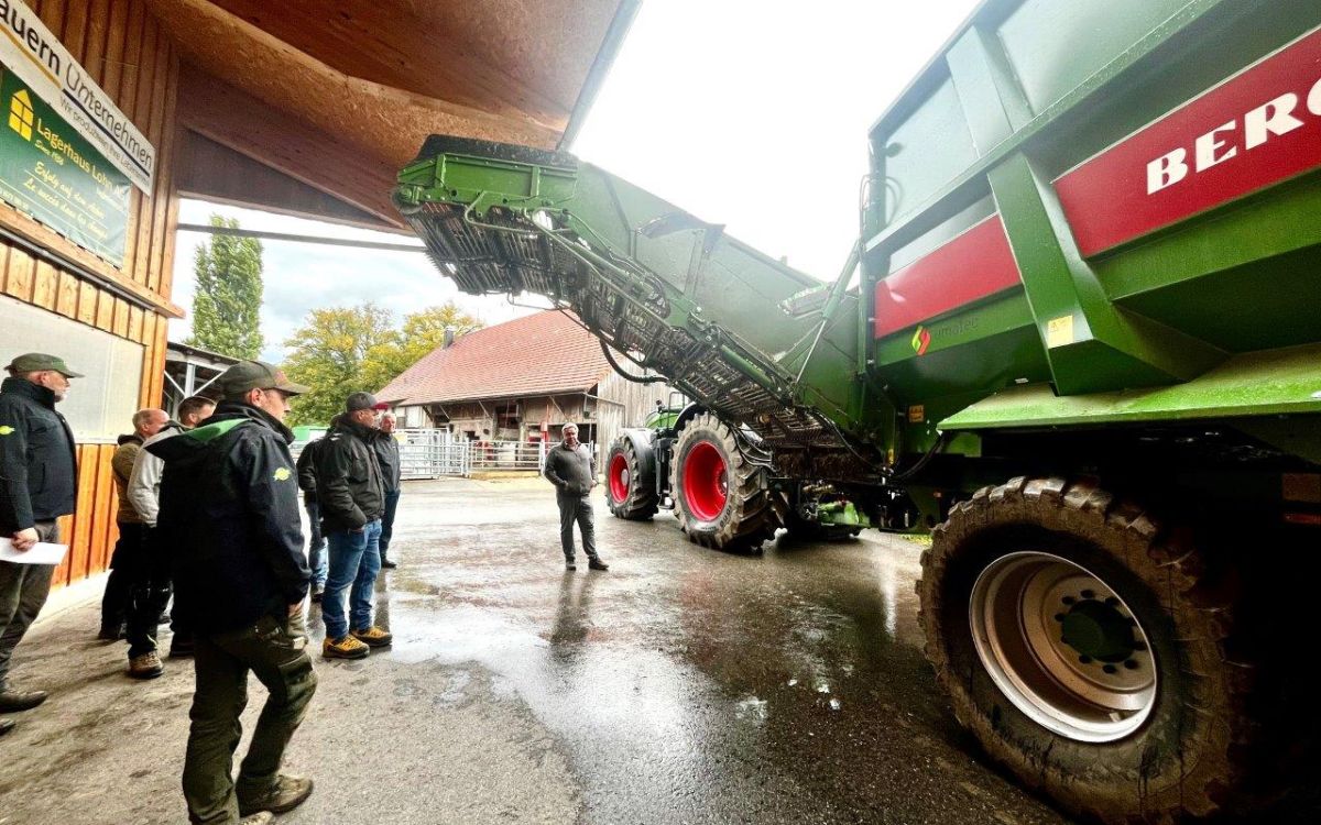 Das Bergmann RPW 400 Überladegerät für den Einsatz in den Zuckerrübenfeldern. Bild: kim