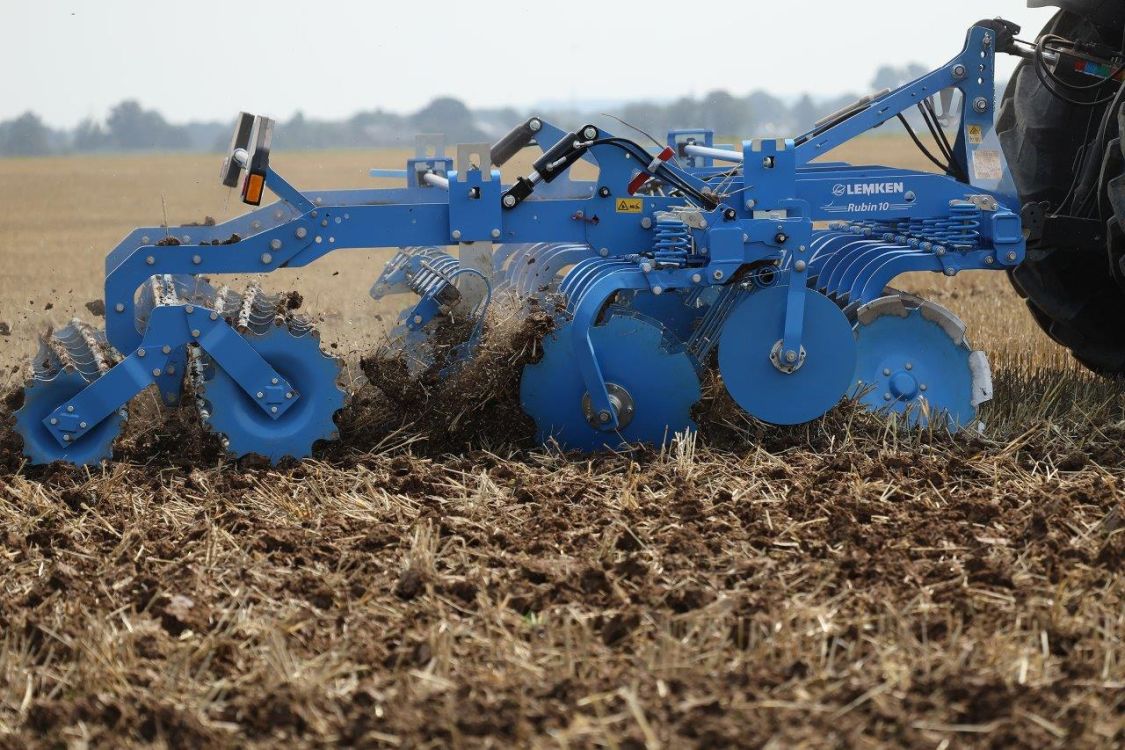 Die im Dreipunkt angebaute Basisversion der LEMKEN Rubin 10 MR gibt es bis 4 m Arbeitsbreite in starrer Ausführung. Bild: zVg