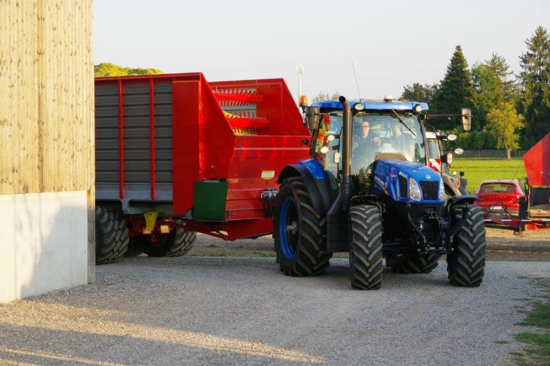 Automatiwagen HW 240 im Einsatz bei der Demo. Wagen mit neuem Dosierraum und Verschlussklappe.