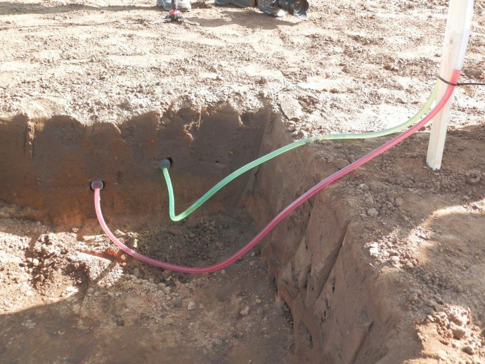 In Triesdorf wurden mit Bodensonden und Anzeigen über Wassersäulen die Bodenverdichtungen sofort sichtbar gemacht. Bild: Süß