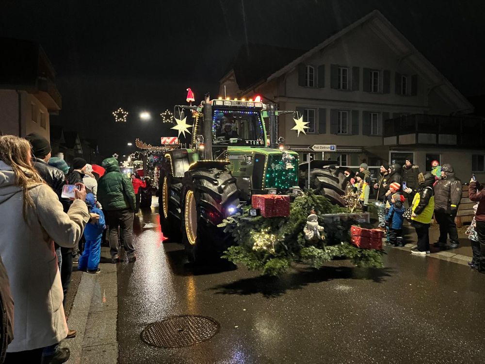 Der Fendt 920 Vario von Bärtschi Thomas ist mit seinen über 17`000 Betriebsstunden noch immer eine Augenweide. Bild: kim