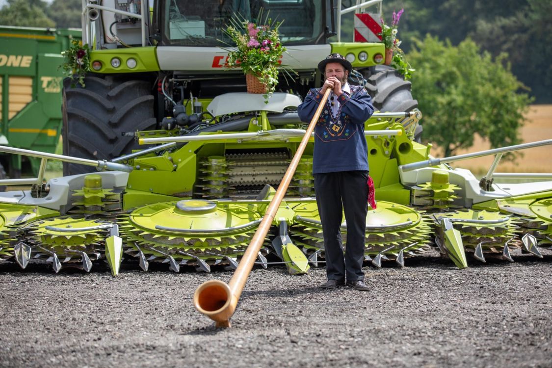 Ein musikalischer Gruss mit dem Alphorn.