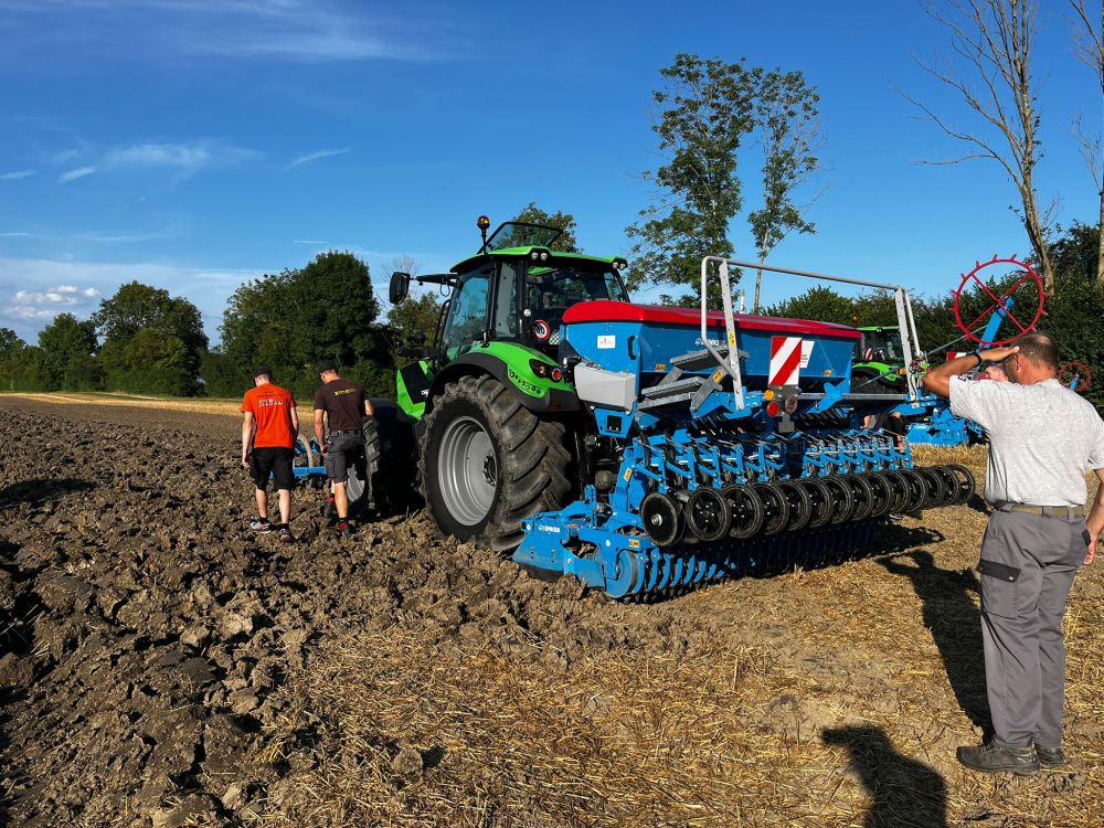 Die Lemken Kreiselegge in Kombination mit einer Lemken Saphir Sämaschine. Foto: kim