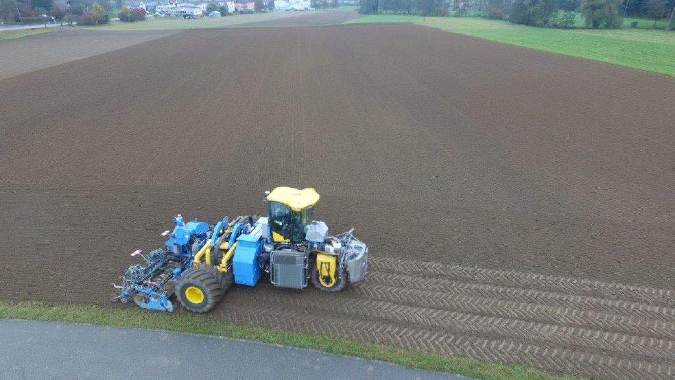 Der Antritt von Lohnunternehmer Markus Ryser war, eine Maschine zu bauen, die viele Funktionen in einem vereint. Bild: slv