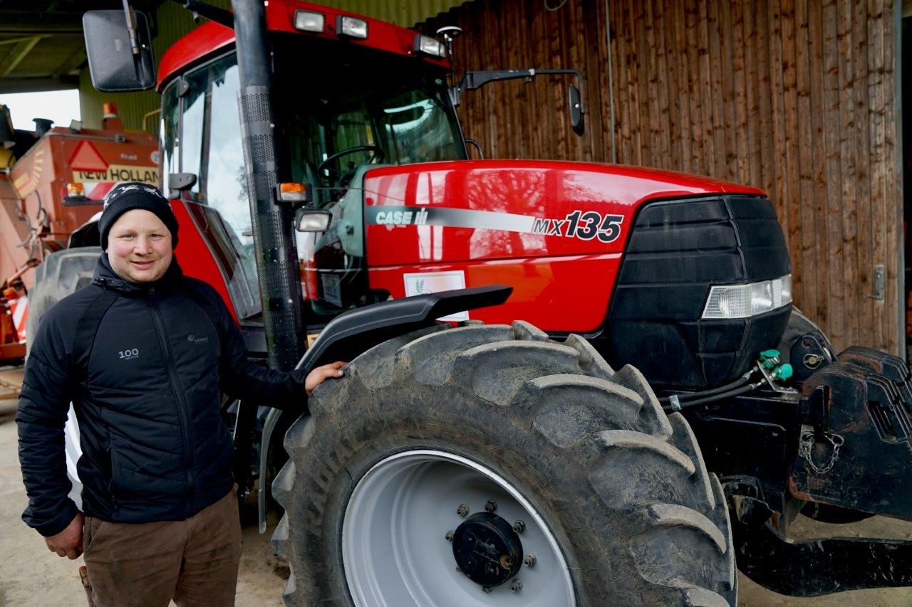 Sandro Burri hat ein Faible für den Case IH MX 135. Foto: Dominik Senn