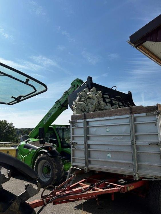 Verladen der Silofolie am Sammeltag. Foto: Haffa Maschinenbetrieb