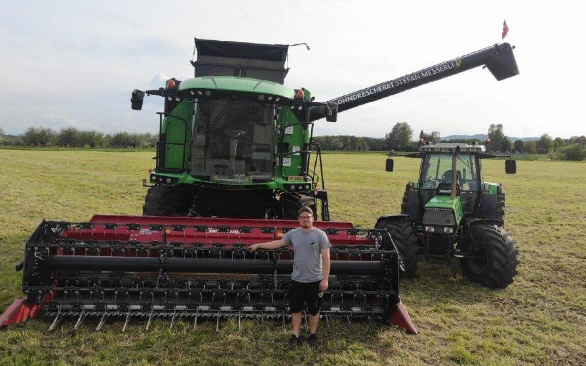 Stefans Bubentraum ging mit dem Besitz des sechsjährigen Mähdreschers Deutz C 7205 TS mit Geringhoff-Schneidewerk in Erfüllung.